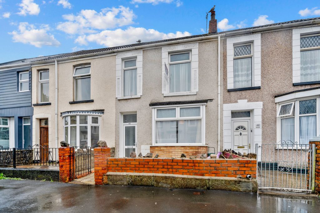 40 St helens Avenue Swan Sales & Lettings
